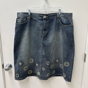 Vintage Avenue Jeans Stylish Embroidered Denim Mini Skirt